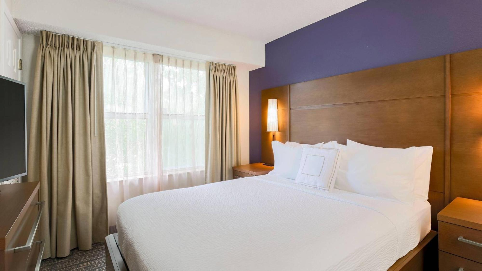 Hotel By Marriott